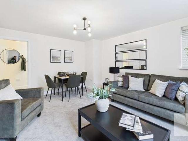 2 bed flat for sale