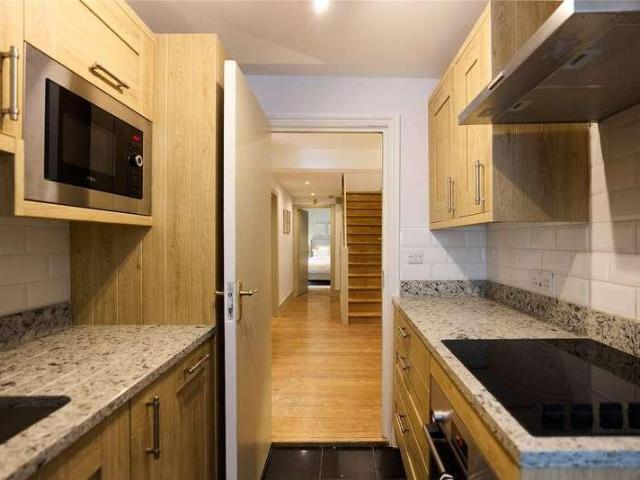 2 bed flat for sale