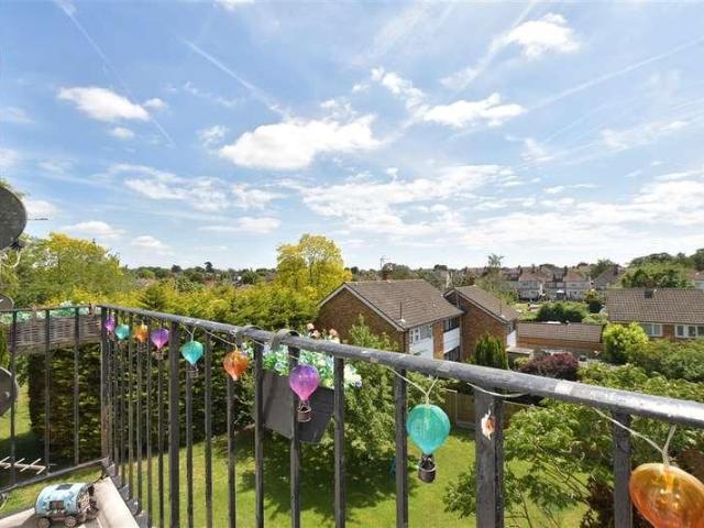 2 bed flat for sale