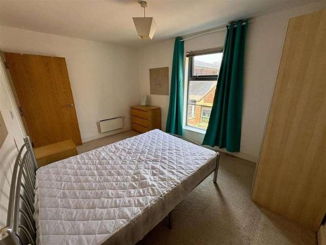 2 bed flat for sale