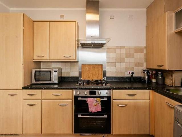 2 bed flat for sale