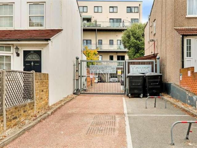 2 bed flat for sale