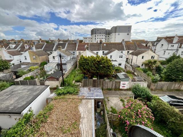 2 bed flat for sale