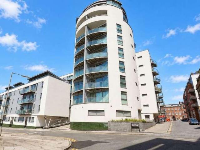 2 bed flat for sale