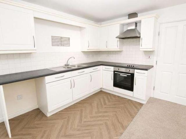 2 bed flat for sale