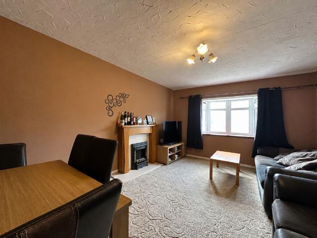2 bed flat for sale