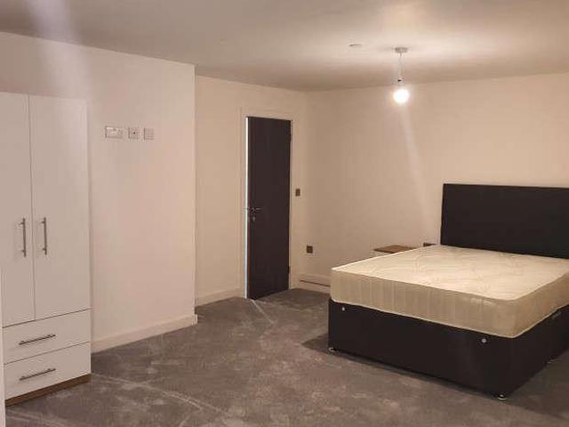 2 bed flat for sale