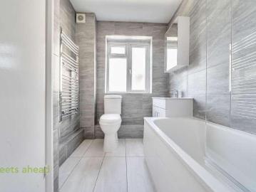 2 bed flat for sale