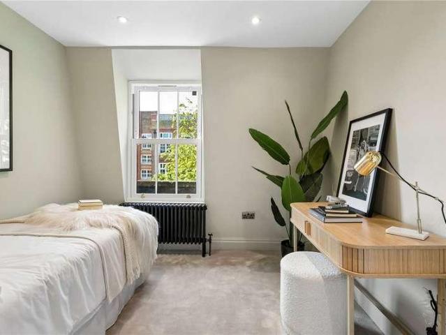 2 bed flat for sale