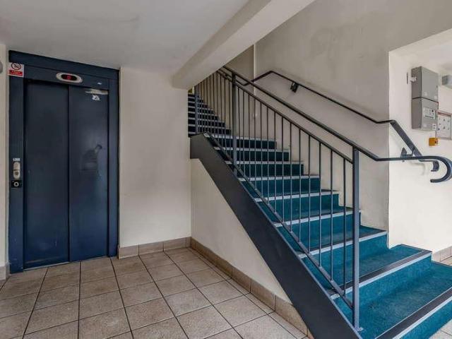 2 bed flat for sale