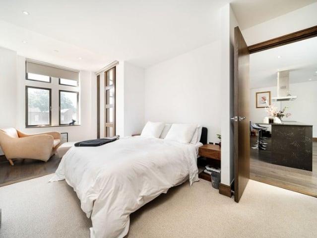 2 bed flat for sale