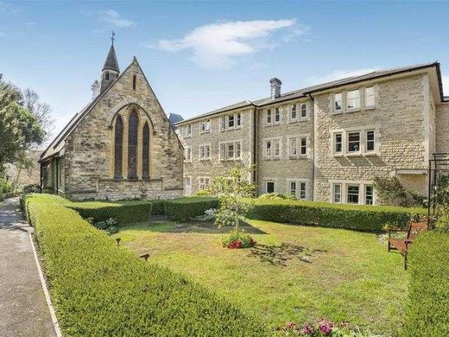 2 bed flat for sale