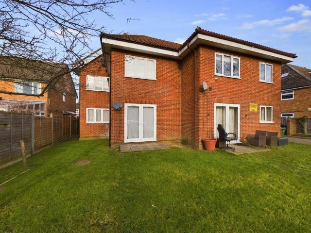 2 bed flat for sale