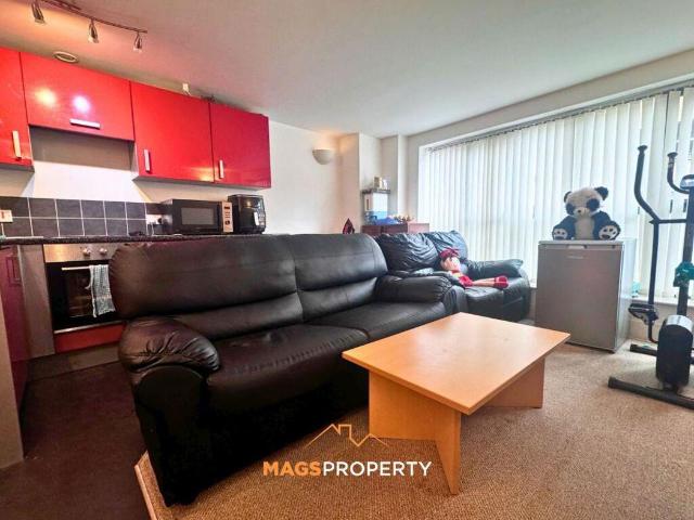 2 bed flat for sale