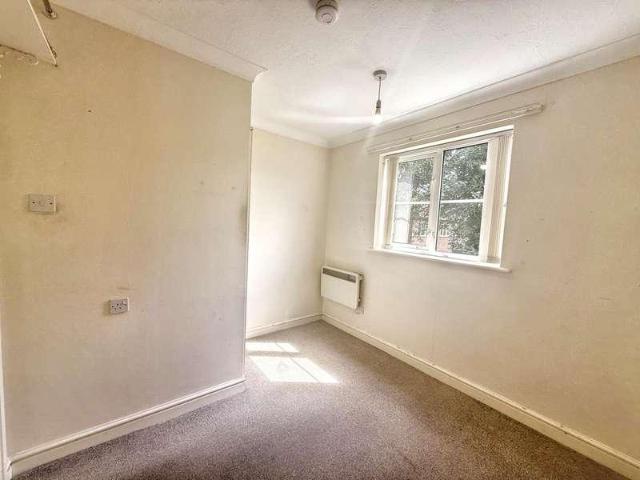 2 bed flat for sale