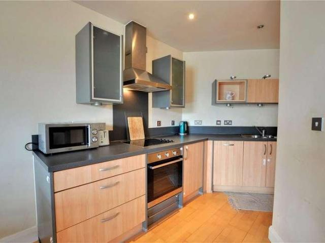 2 bed flat for sale