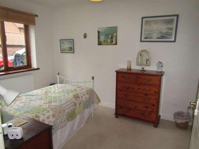 2 bed flat for sale