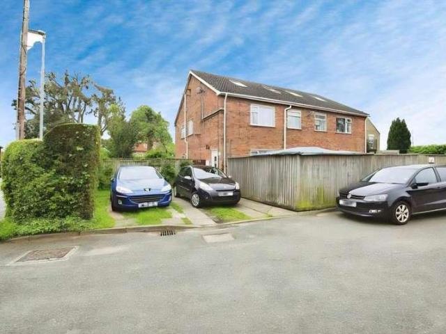 2 bed flat for sale