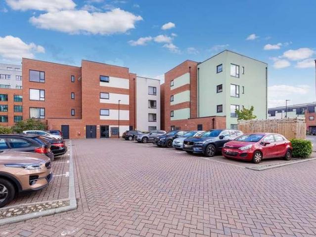 2 bed flat for sale