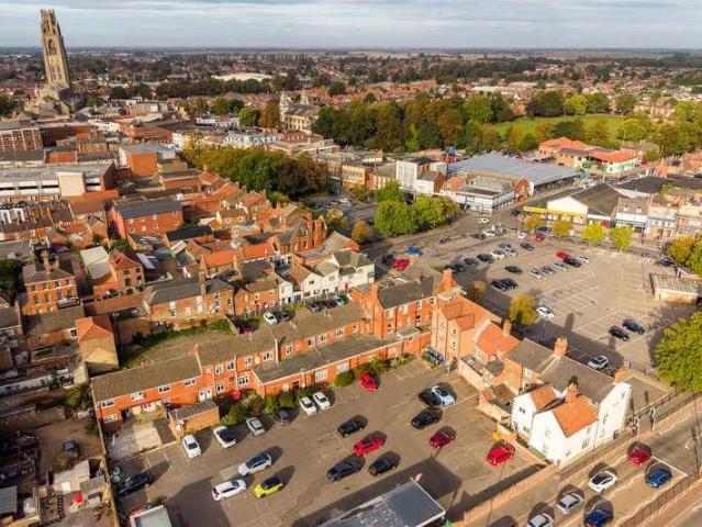 2 bed flat for sale