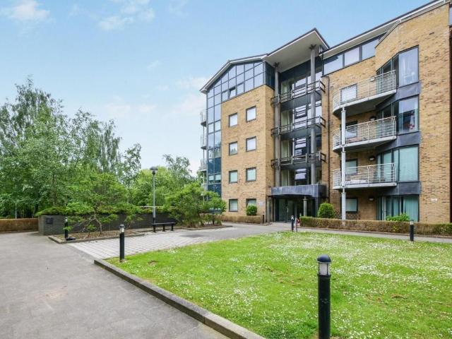 2 bed flat for sale