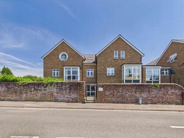 2 bed flat for sale