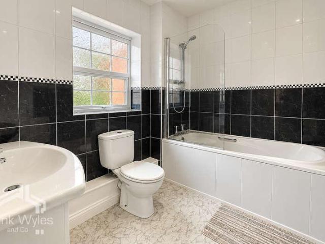 2 bed flat for sale