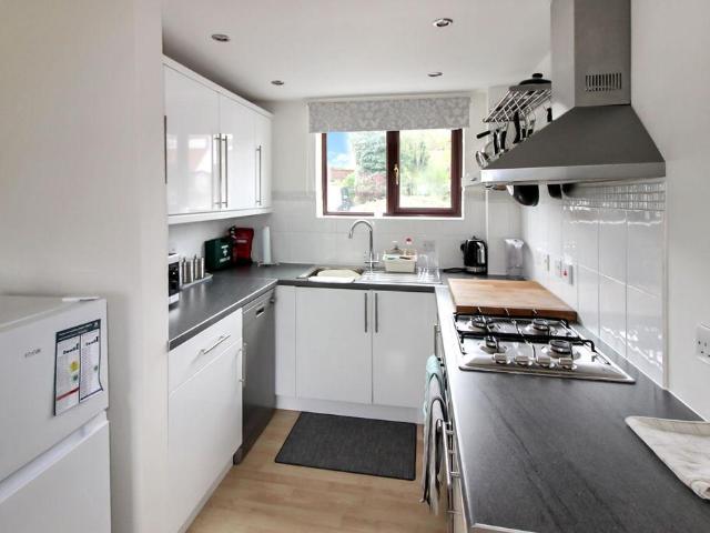 2 bed flat for sale
