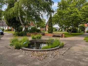 2 bed flat for sale