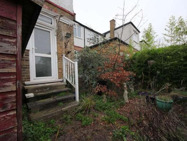 2 bed flat for sale