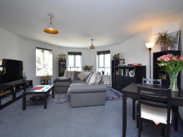 2 bed flat for sale