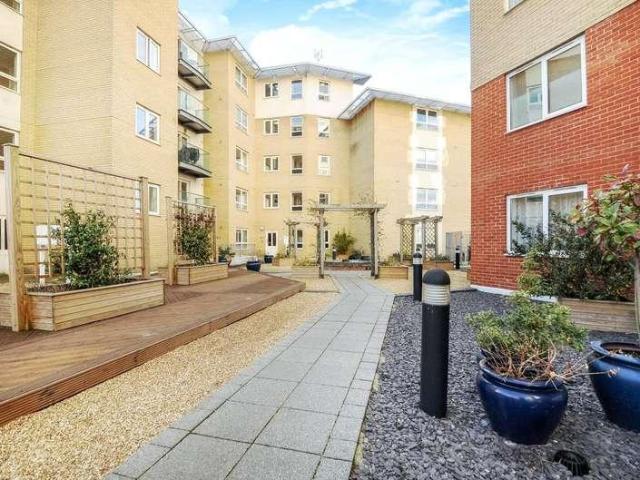 2 bed flat for sale