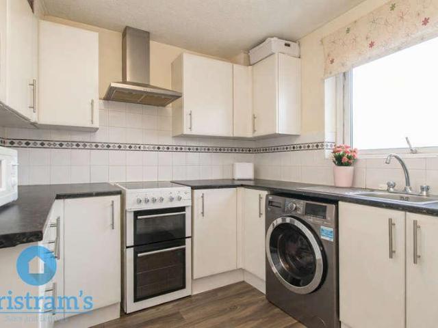 2 bed flat for sale