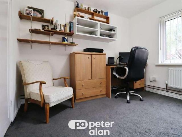 2 bed flat for sale