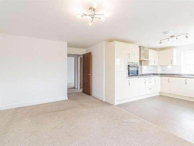 2 bed flat for sale