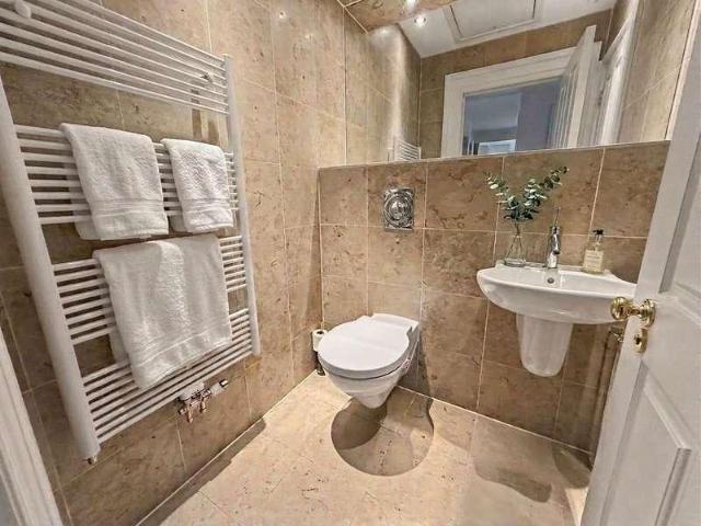 2 bed flat for sale