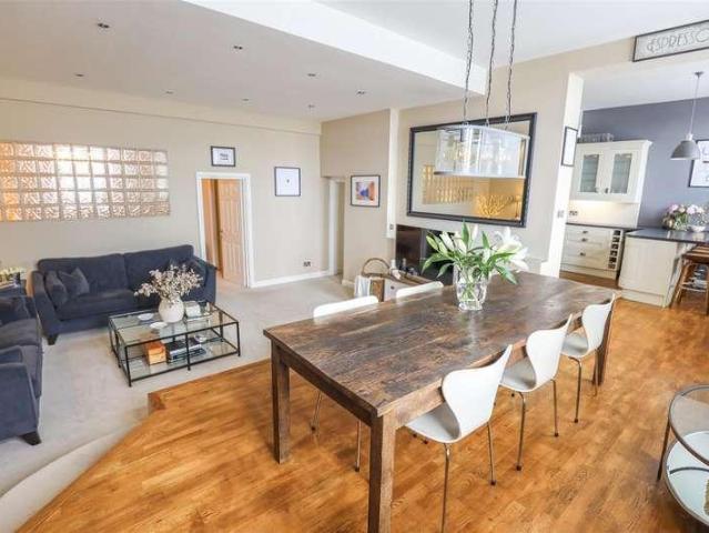 2 bed flat for sale
