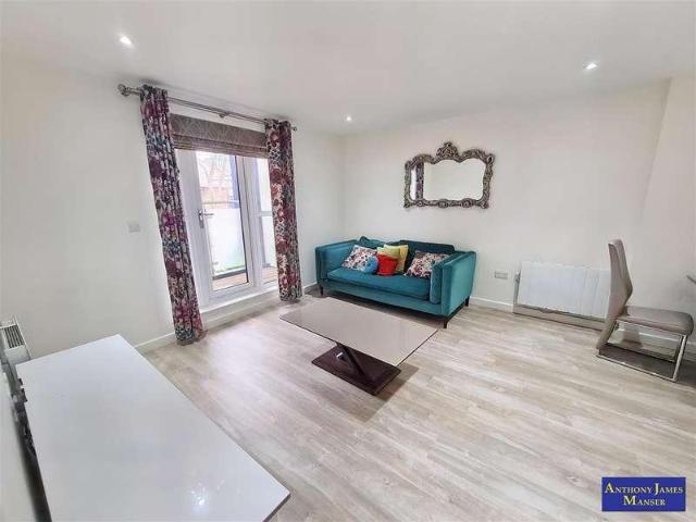 2 bed flat for sale