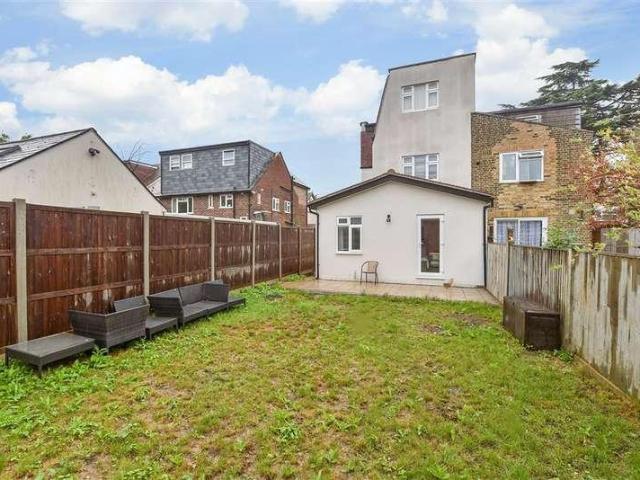 2 bed flat for sale