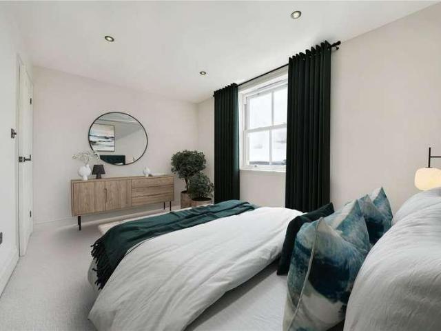 2 bed flat for sale