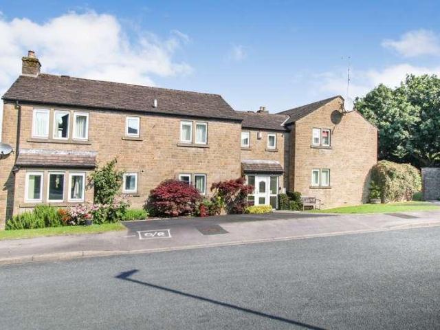 2 bed flat for sale