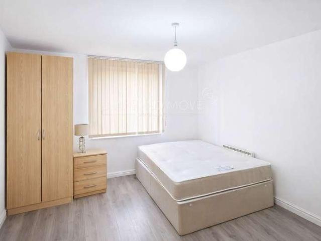 2 bed flat for sale