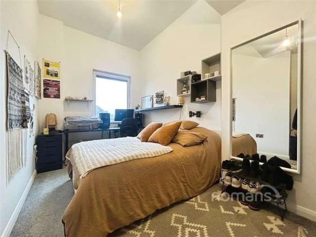 2 bed flat for sale