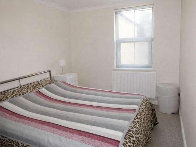 2 bed flat for sale
