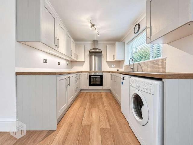 2 bed flat for sale