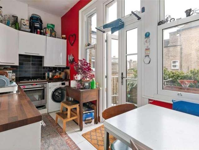 2 bed flat for sale