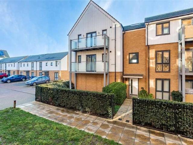 2 bed flat for sale