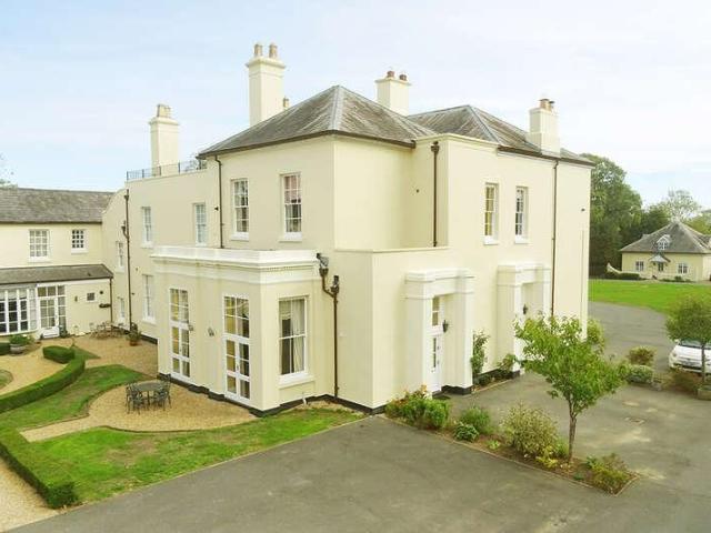 2 bed flat for sale