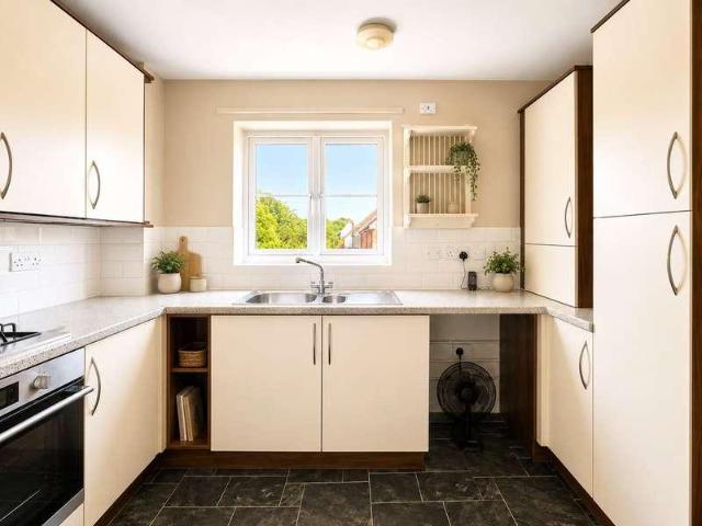 2 bed flat for sale