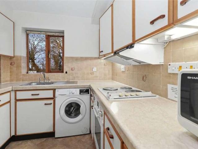 2 bed flat for sale